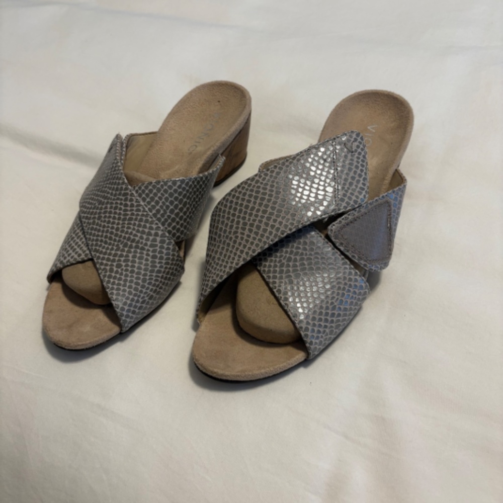 Vionic Sandals - Picture 3 of 4